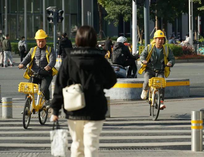 轻人抛弃了双11爱上了“老年严选”j9九游真人游戏第一品牌这届脆皮年(图14)